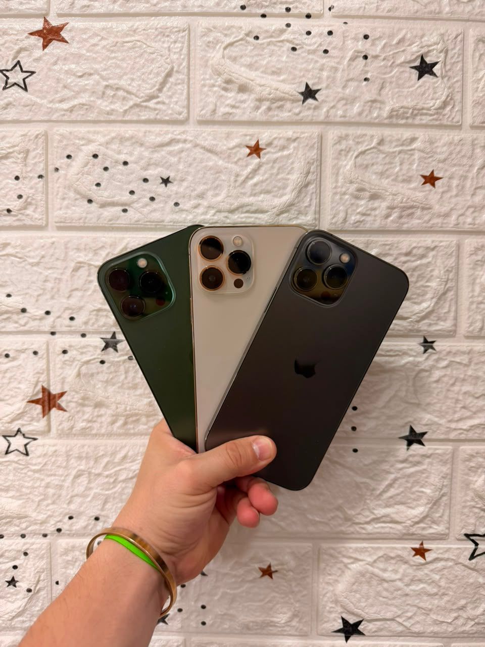 iPhone 15 Pro - 256GB · Verde Alpino disponible en GioCell